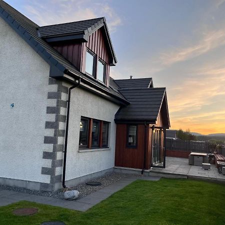 Alcantara- Modern Home With Hot Tub- Sleeps 10 Cromdale Zewnętrze zdjęcie